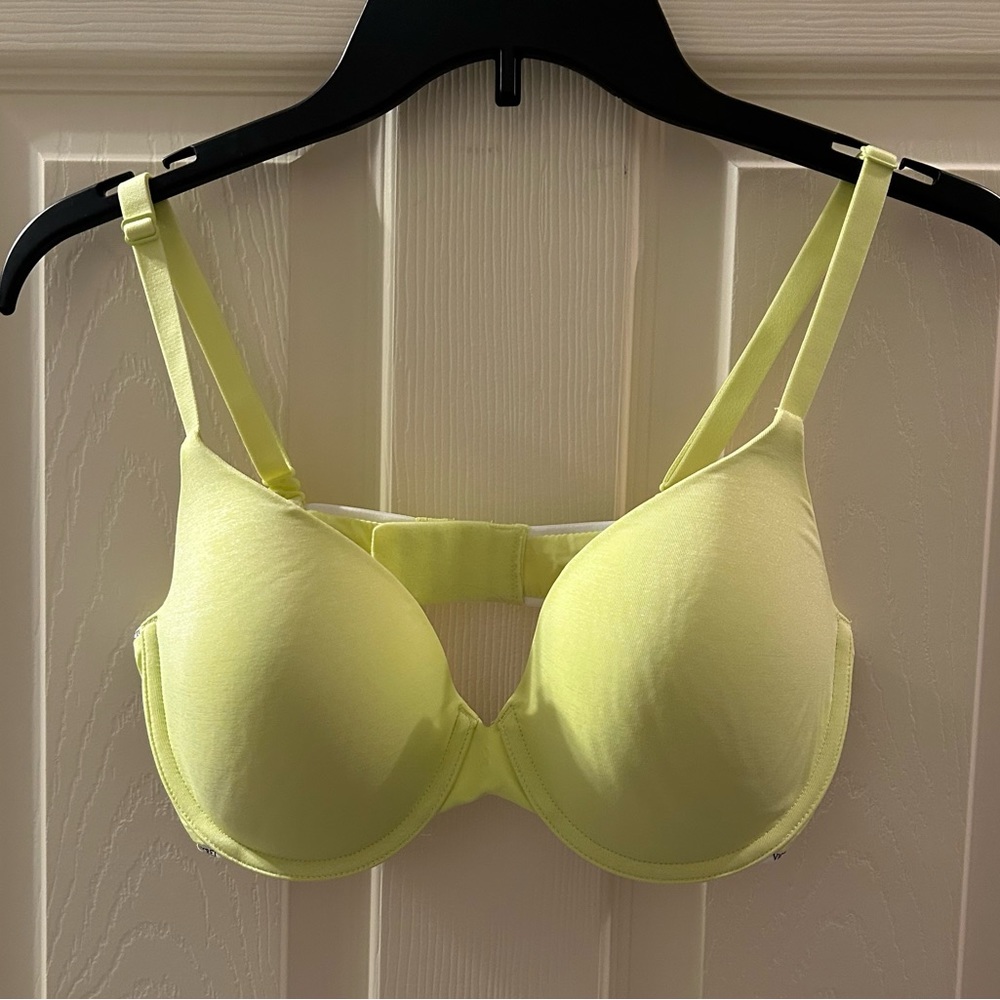 NWOT Victorias Secret semi uplift bra